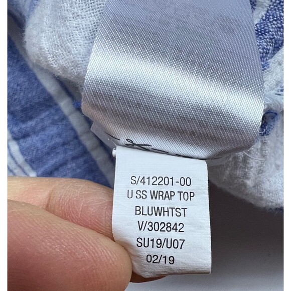 Old Navy Women's Blue and White Tie Blouse Y2K Size M - Picture 10 of 10